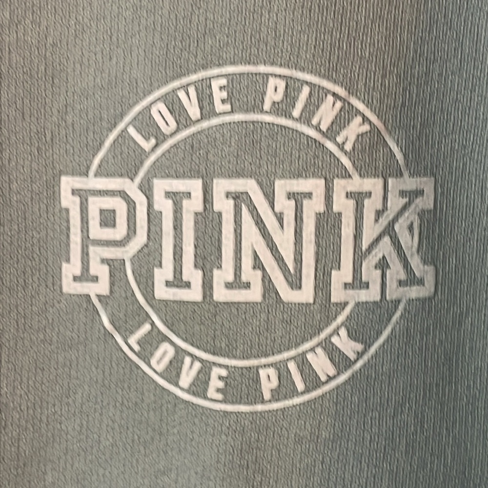 Pink - Victoria’s Secret - Very loved - Sweater
(holes in wrists) - Picture 2 of 6